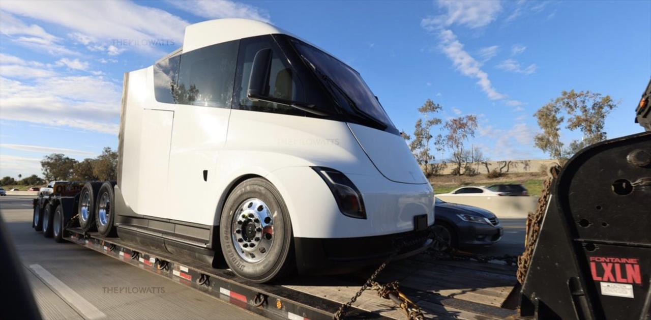 Protótipo da Tesla Semi é visto antes do lançamento